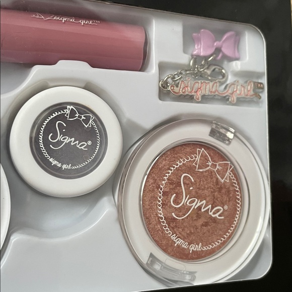 NIB Sigma Beauty Eyeshadow Set with Purple and Brown - Picture 3 of 4